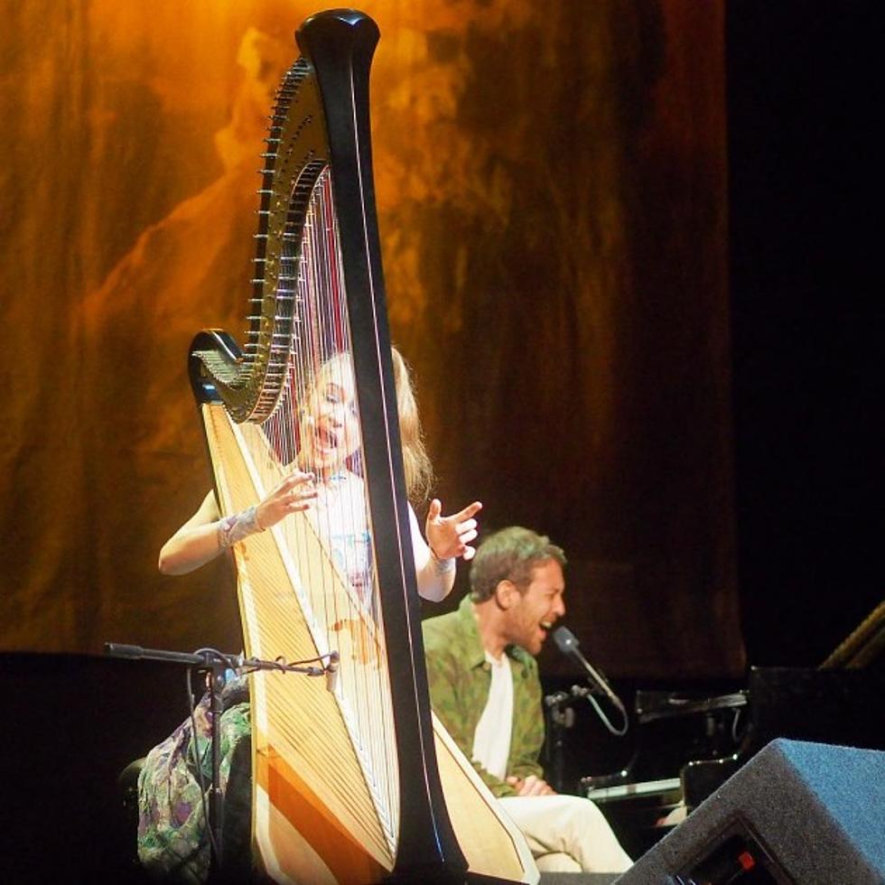 Robin Pecknold played new songs on tour with Joanna Newsom, sang &#8220;On A Good Day&#8221; with her (watch)