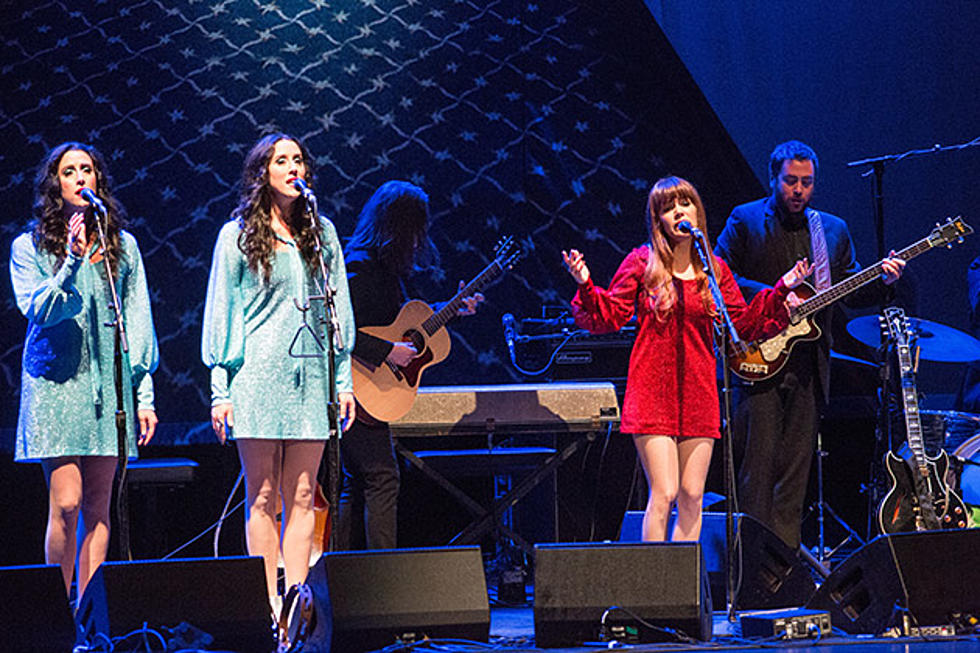 Jenny Lewis &#038; the Watson Twins playing  The Chicago Theatre on tour