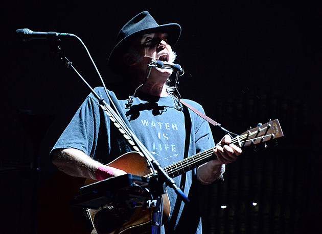 Neil Young playing intimate NYC-area show after Farm Aid