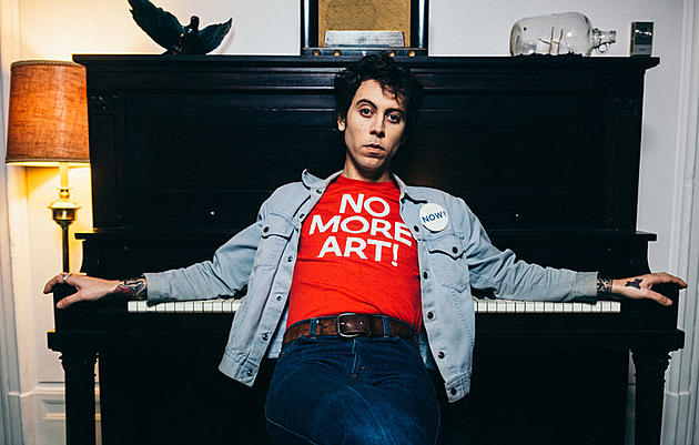 Daniel Romano pays tribute to Ramones with &#8220;The Pride of Queens&#8221; video (watch)