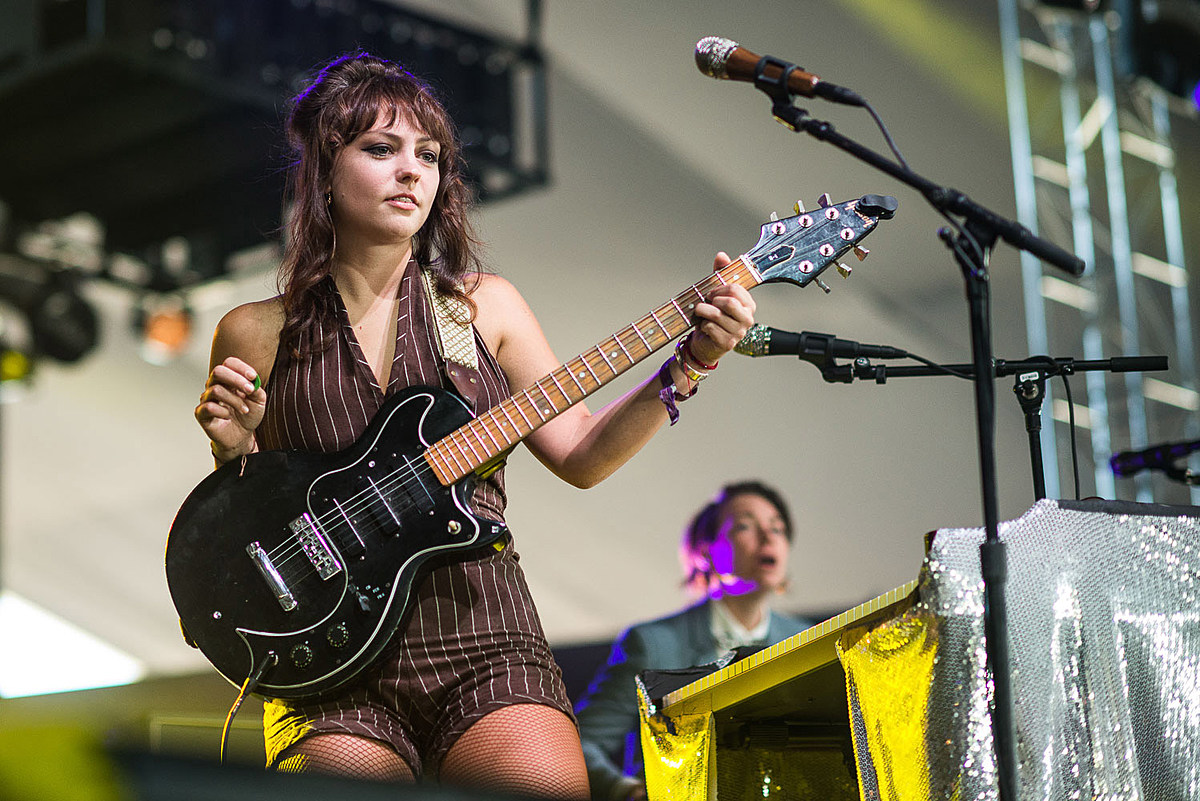 Angel Olsen expands tour, adds 3rd NYC show with Heron Oblivion