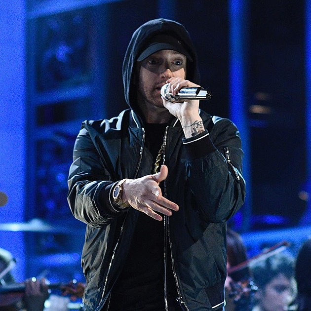 Eminem did a &#8220;Walk On Water&#8221; / &#8220;Stan&#8221; / &#8220;Love the Way You Lie&#8221; medley on SNL