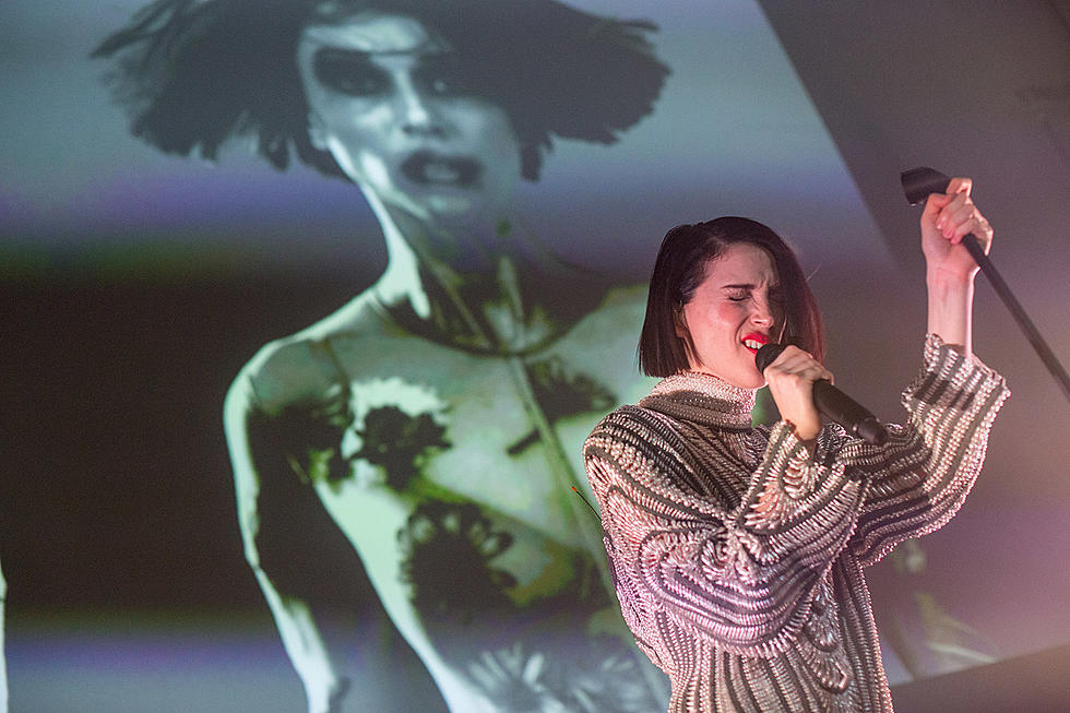 St. Vincent played MoMA&#8217;s Party in the Garden (pics, video), released &#8220;Fast Slow Disco&#8221;