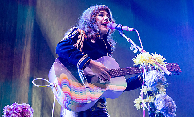 Jenny Lewis sang Postal Service with Death Cab for Cutie (watch)