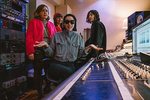 Sleater-Kinney announce new album produced by St. Vincent