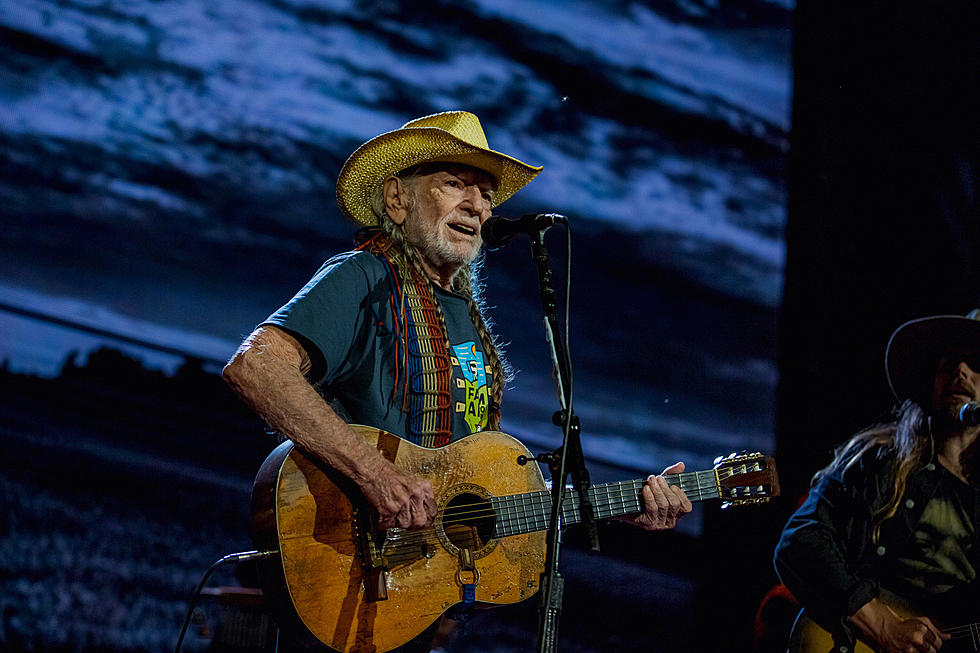 Willie Nelson plots 2023 Outlaw Music tour w/ Robert Plant &#038; Alison Krauss, Kurt Vile, more