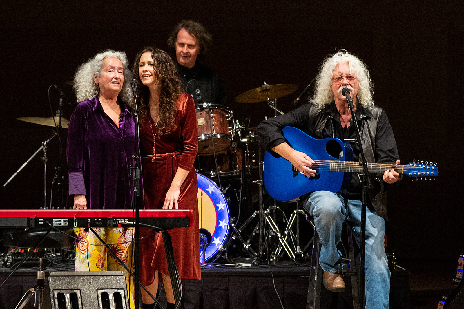 Arlo Guthrie played his final Thanksgiving show @ Carnegie Hall (pics,  setlist)