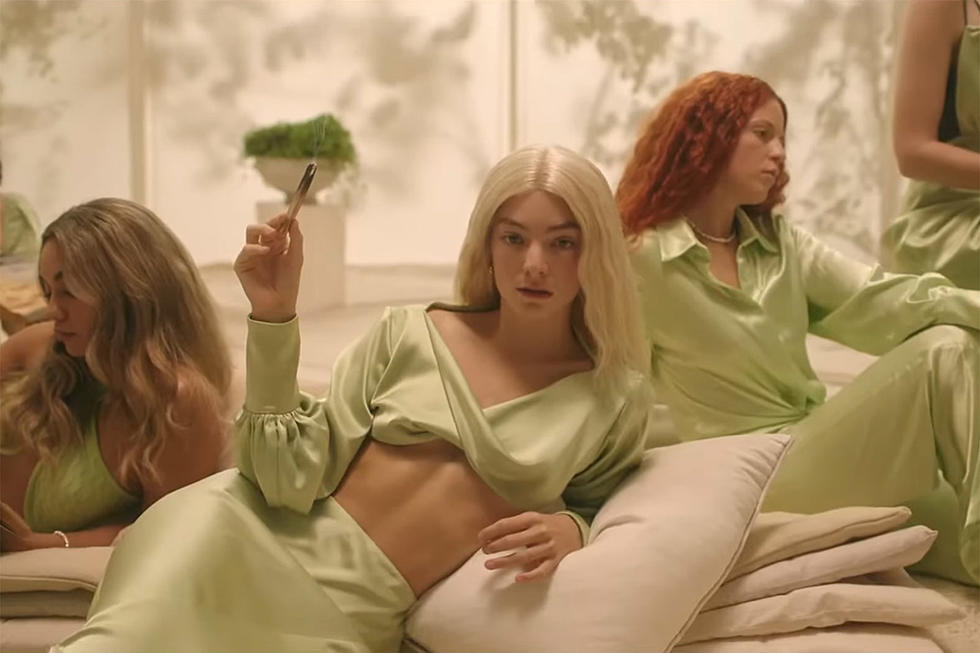 Lorde goes blonde in late &#8217;90s/early 2k-inspired &#8220;Mood Ring&#8221; video (watch)