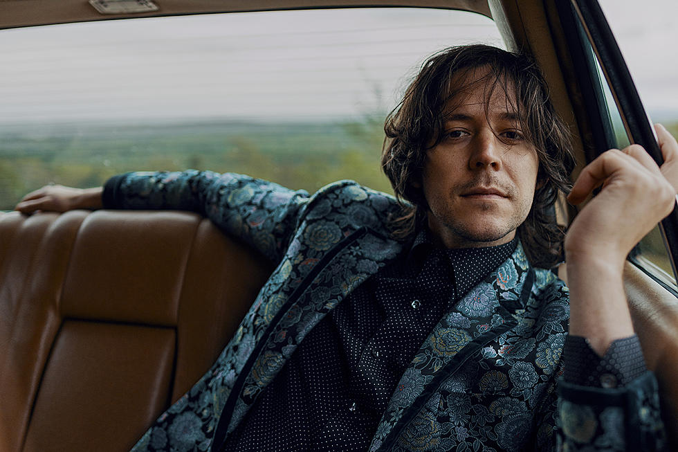 Sam Evian announces new album & tour, shares “Knock Knock”
