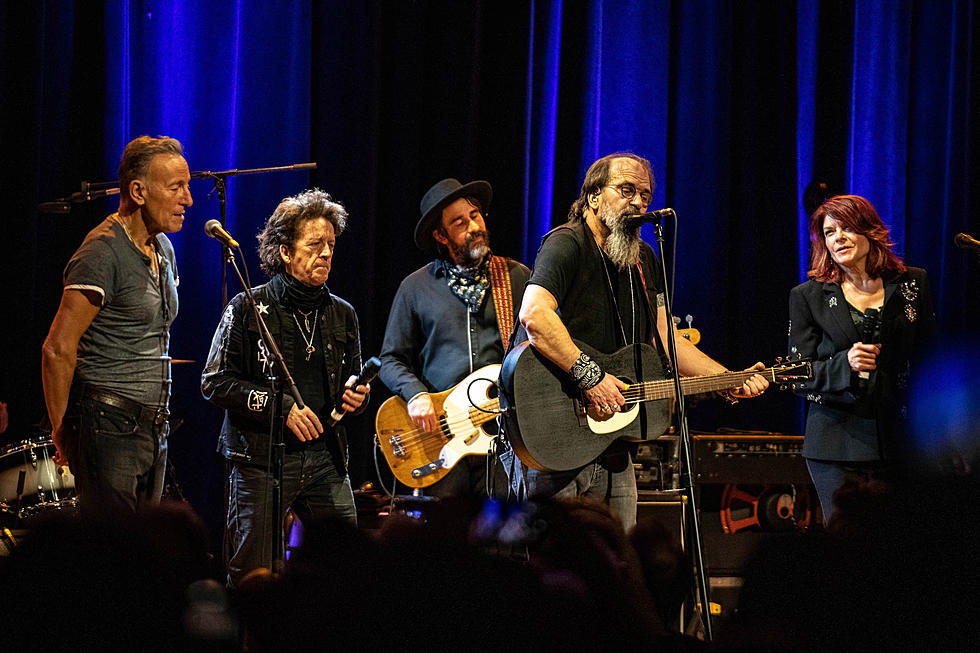Bruce Springsteen, Steve Earle &#038; more played the 2022 John Henry&#8217;s Friends benefit (pics, video)