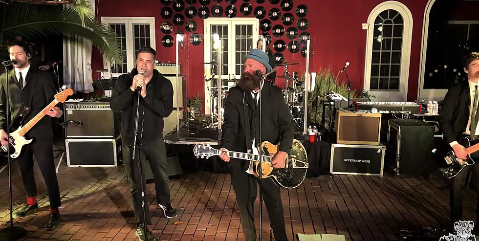 Operation Ivy&#8217;s Jesse Michaels &#038; Tim Armstrong reunited to play &#8220;Sound System&#8221; in LA (watch)