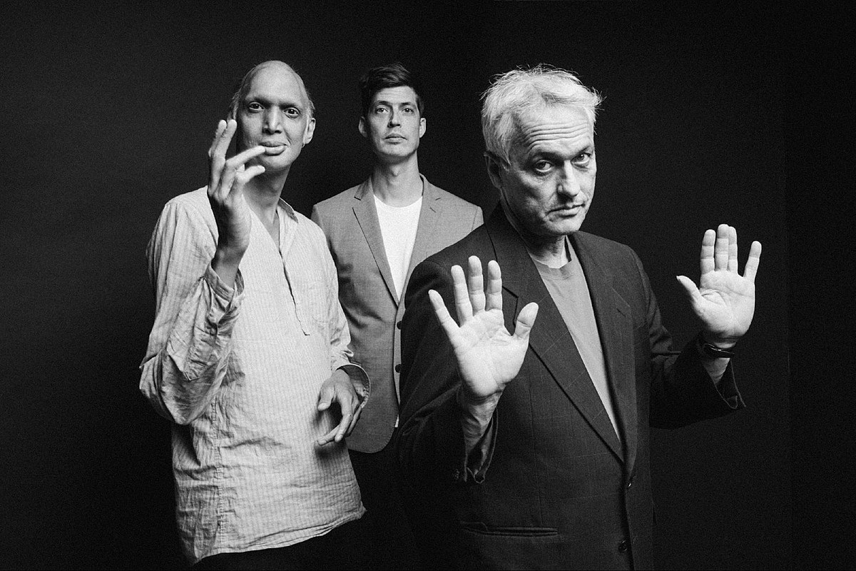 De keramische hond van Marc Ribot kondigt nieuwe LP aan, toert met The Bad Plus (luister naar “Connection”)