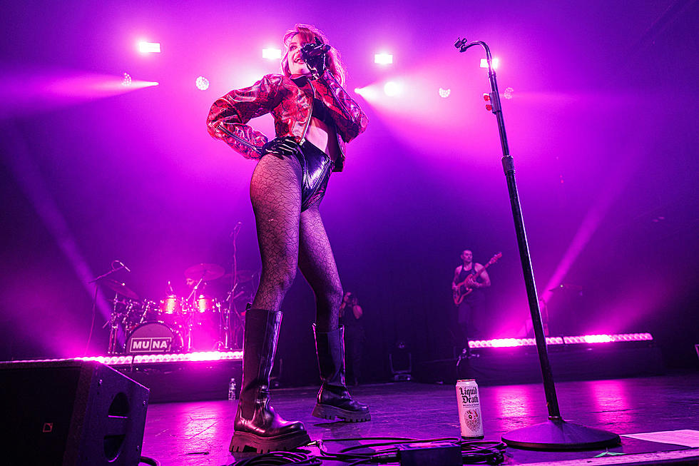 MUNA playing MoMA’s Party in the Garden, began Terminal 5 run (night 1 pics, video, setlist)