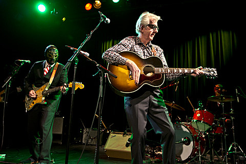 Nick Lowe's Quality Holiday Revue featuring Los Straitjackets