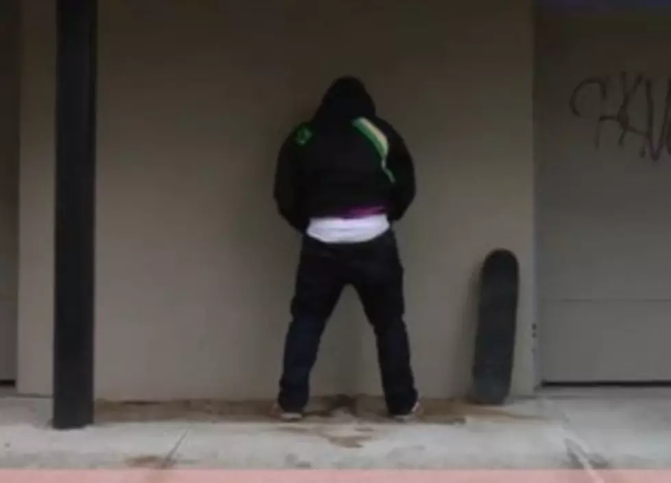 How To Urinate In Public [VIDEO]