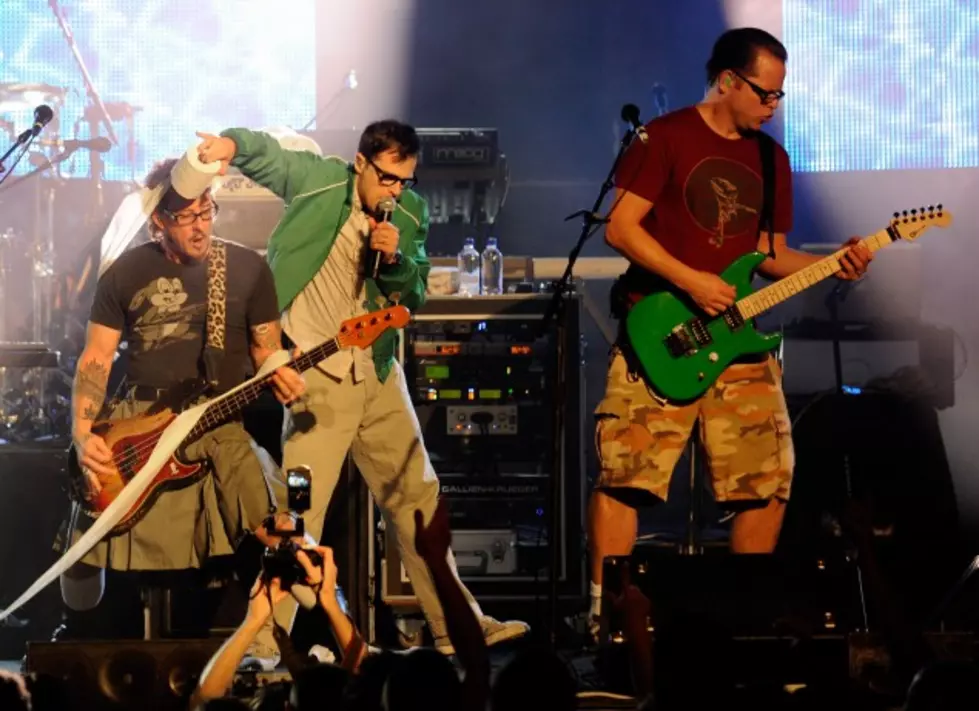 Weezer Covers Radiohead&#8217;s &#8216;Paranoid Android&#8217; And The Cars &#8216;You Might Think&#8217; [VIDEO]