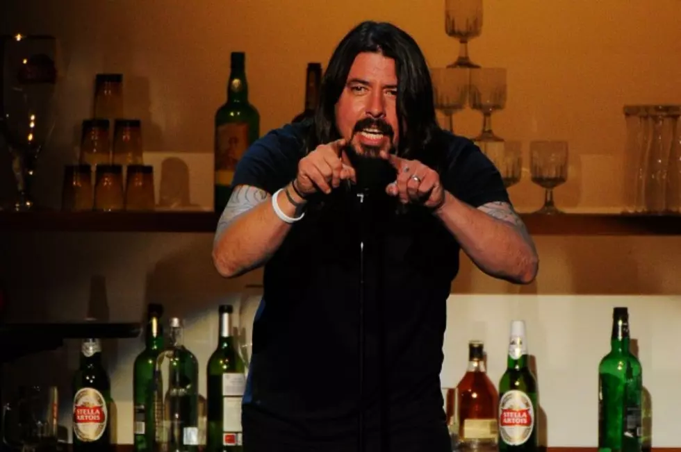 Foo Fighters&#8217; Dave Grohl Boots Rowdy Fan At iTunes Festival [VIDEO]