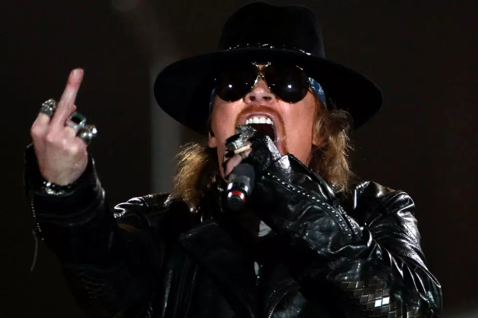 Axl Rose Gets Angry At Airport In Argentina [VIDEO]