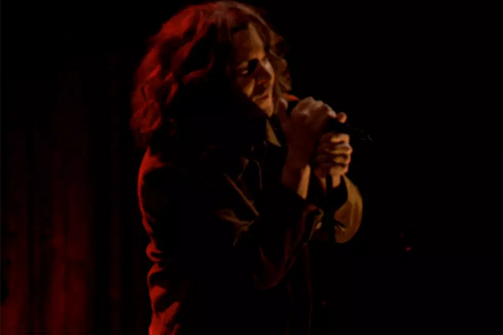 Jimmy Fallon Channels Pearl Jam’s Eddie Vedder For ‘Jeremy (Lin)’ [VIDEO]