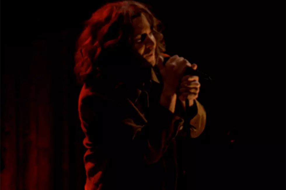 Jimmy Fallon Channels Pearl Jam&#8217;s Eddie Vedder For &#8216;Jeremy (Lin)&#8217; [VIDEO]