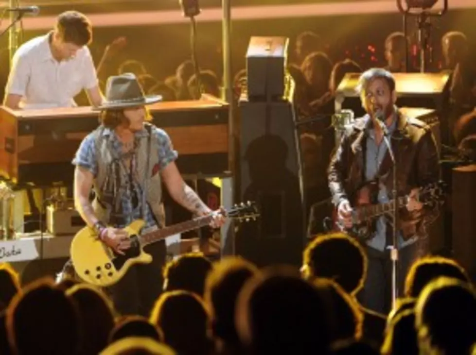 Johnny Depp Performs with The Black Keys at MTV Video Music Awards [VIDEO]