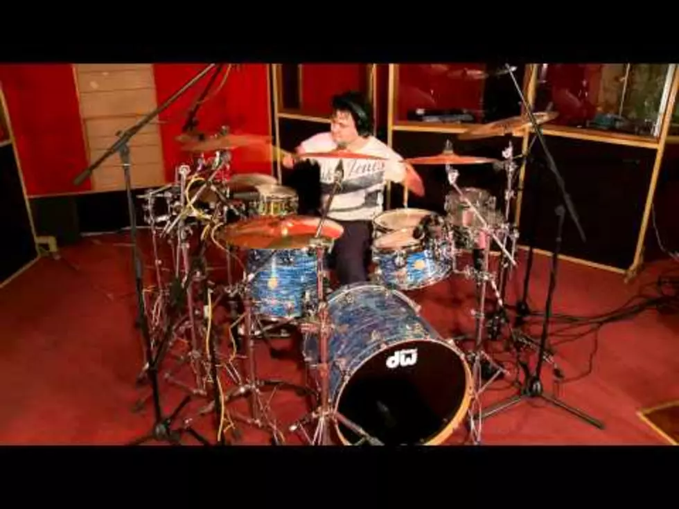 Drummer with No Arms Covers ‘Basket Case’