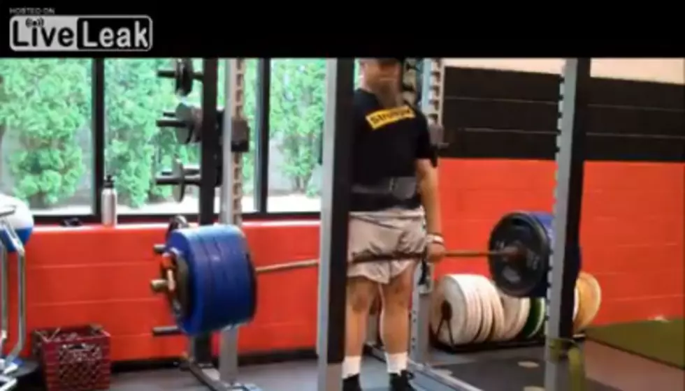 Weight Lifter Passes Out After Deadlifting Over 500 Pounds [VIDEO]
