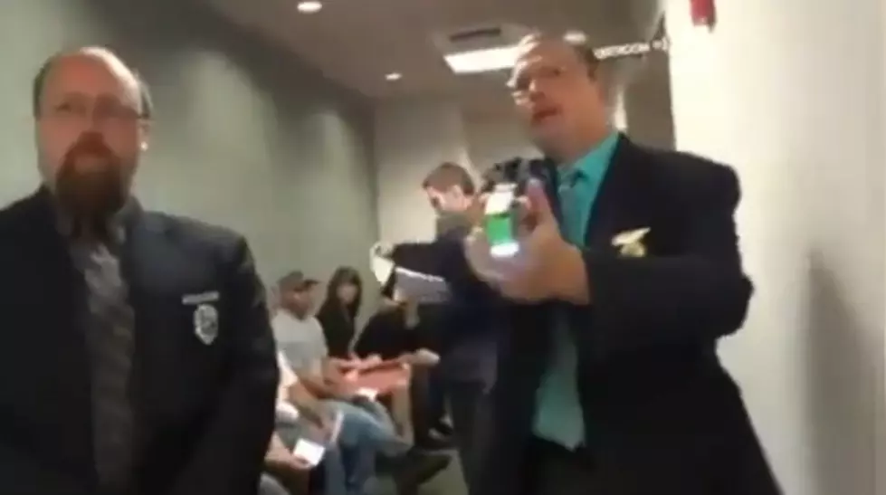 Court Security Tasers Douchebag and It&#8217;s Awesome [VIDEO]