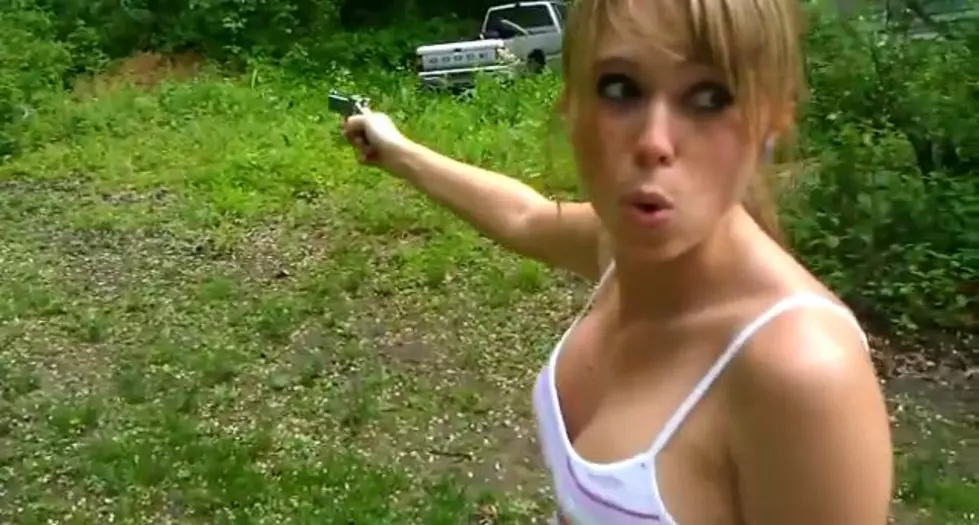 Hot Chick Firing a Cobra Derringer .22 Magnum [VIDEO]