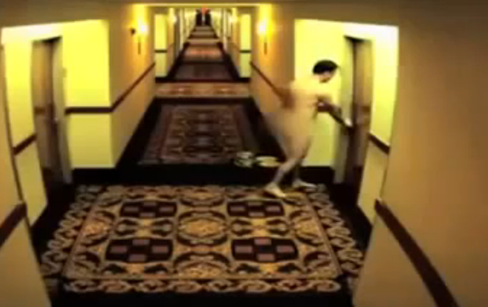 Naked Moron Locks Himself Out of Hotel Room [VIDEO]