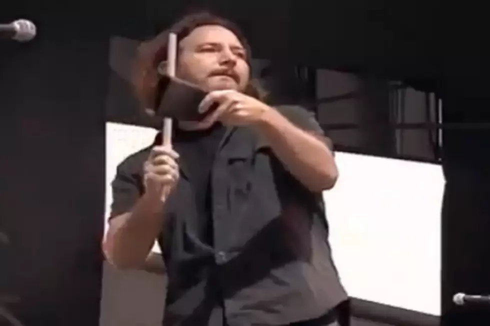 Eddie Vedder Gives Queens of the Stone Age More Cowbell on &#8216;Little Sister&#8217; [VIDEO]