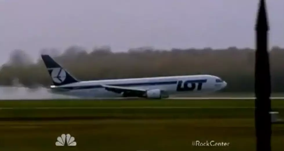 Pilot Successfully Lands a Polish 767 Without Landing Gear [VIDEO]