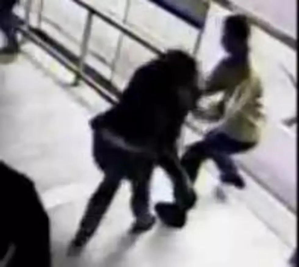 Thief Gets Hit By Bus Immediately After Stealing Phone [VIDEO]