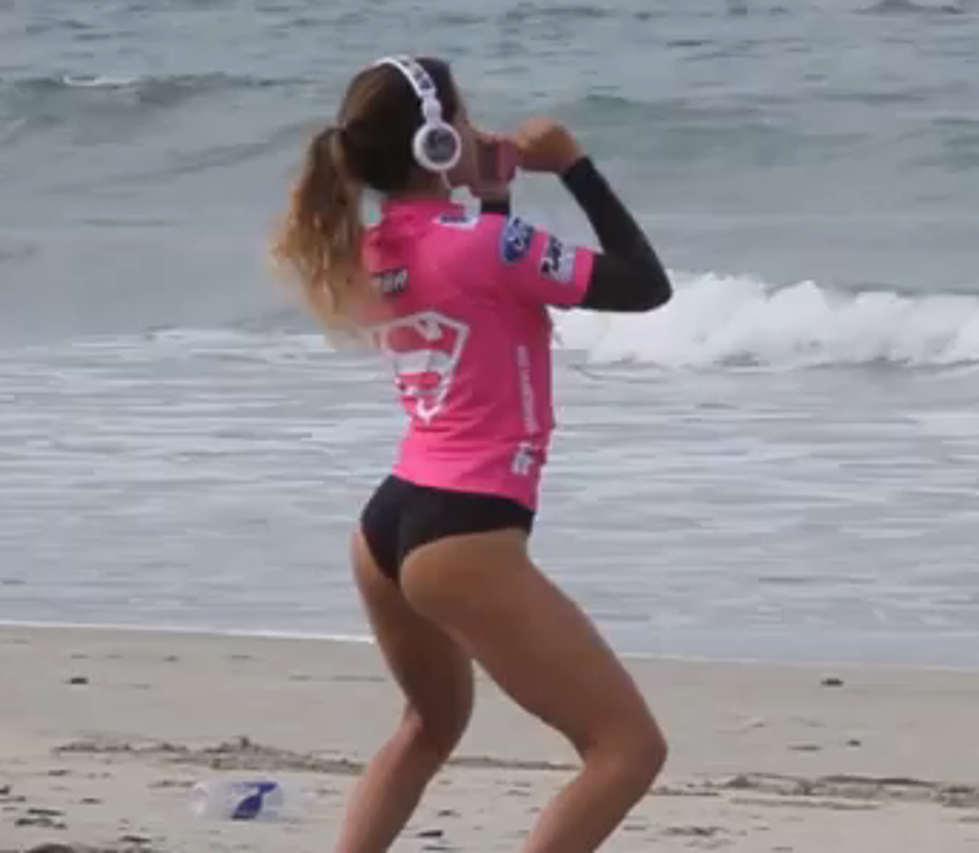Pro Surfer Anastasia Ashley&#8217;s Warm up Routine Includes Twerking and it&#8217;s Hot [VIDEO]
