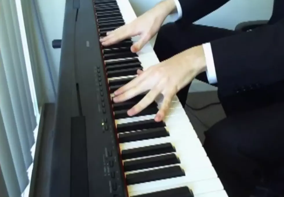 Impress All the Ladies With Your Awesome Fake Piano Skills [VIDEO]