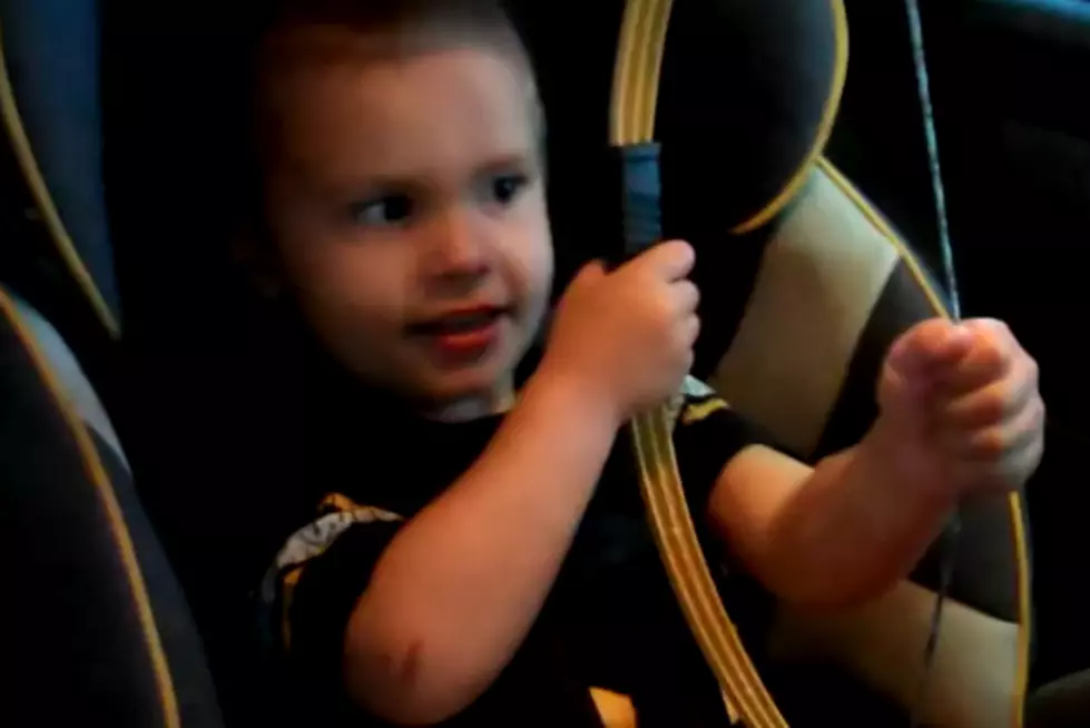 Three-Year-Old Gets a Toy Bow and Arrow, Pronounces it in a Dirty Way [VIDEO]