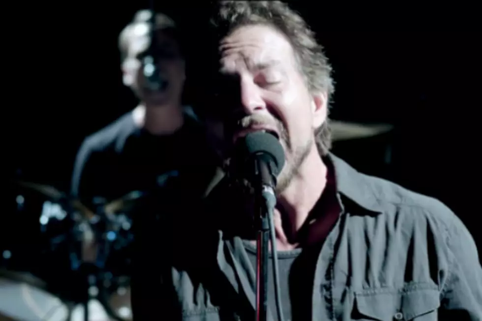 Pearl Jam Debut Epic Ballad &#8216;Sirens,&#8217; New Single From &#8216;Lightning Bolt&#8217; [VIDEO]