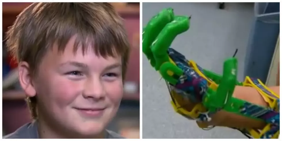 Father Gives Son Prosthetic Hand Made by 3D Printer [VIDEO]