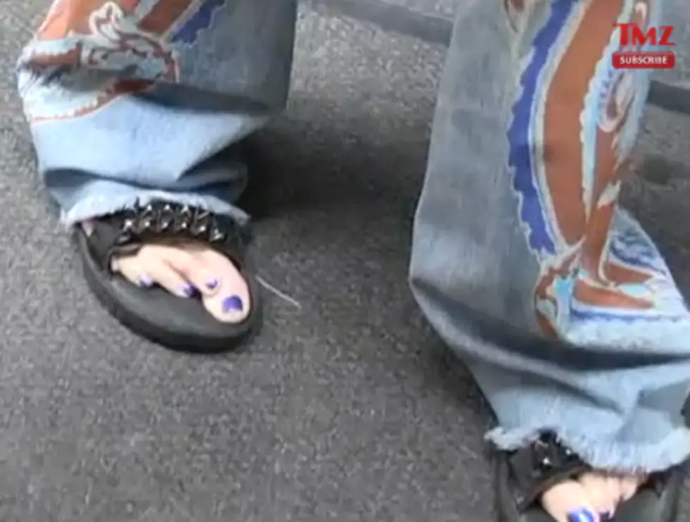 Steven Tyler Has Some Crazy Ass Nasty Feet [VIDEO]