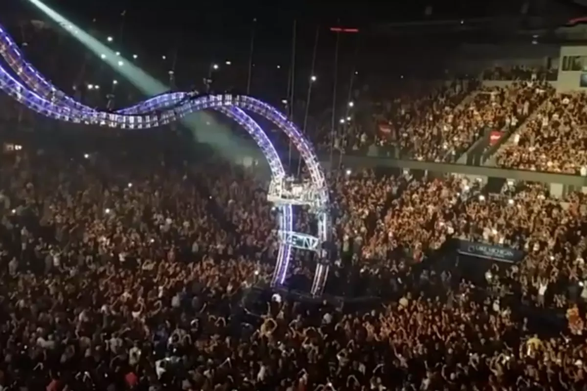Tommy Lee's Drum Solo On The Farewell Tour Is Sick [VIDEO]