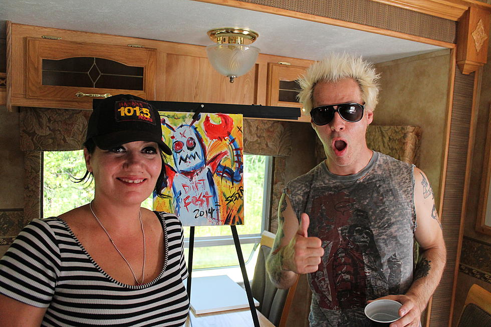 Powerman 5000’s Spider One Creates Robot (With Paint) at Dirt Fest [VIDEO]