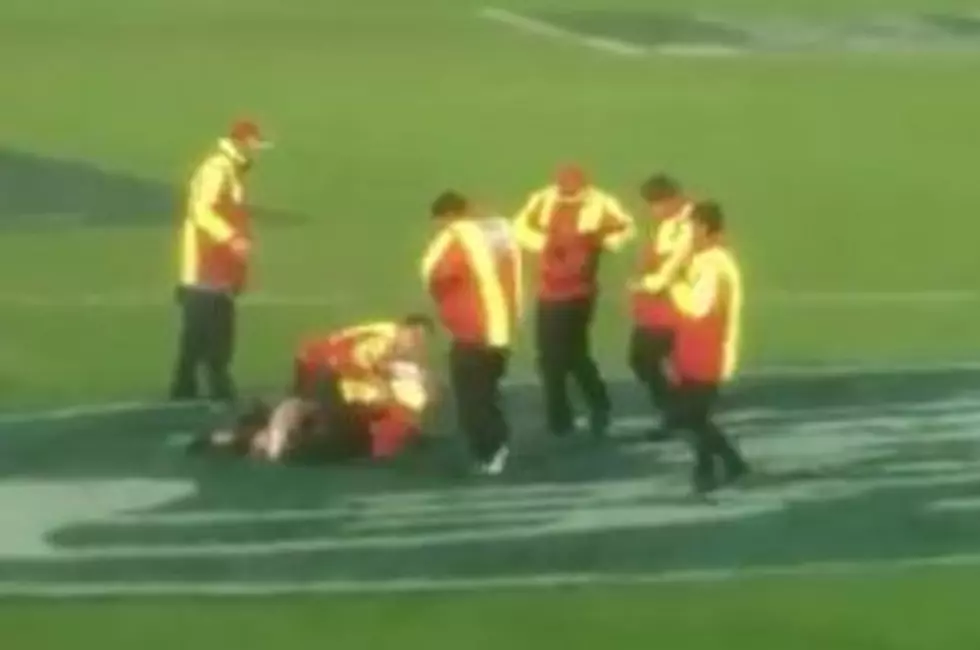 Female Streaker Heats Up Rugby Game [VIDEO]