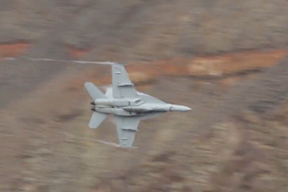 Hikers Buzzed By F18 Fighter Jets In Death Valley [VIDEO]