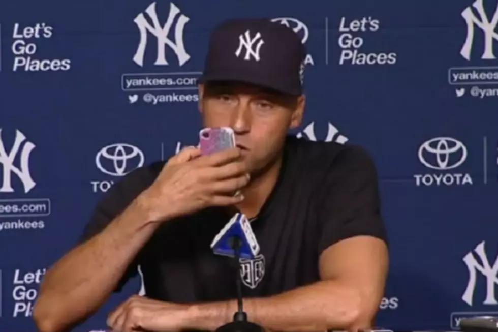 Derek Jeter Answers Reporters Phone During Press Conference [VIDEO]