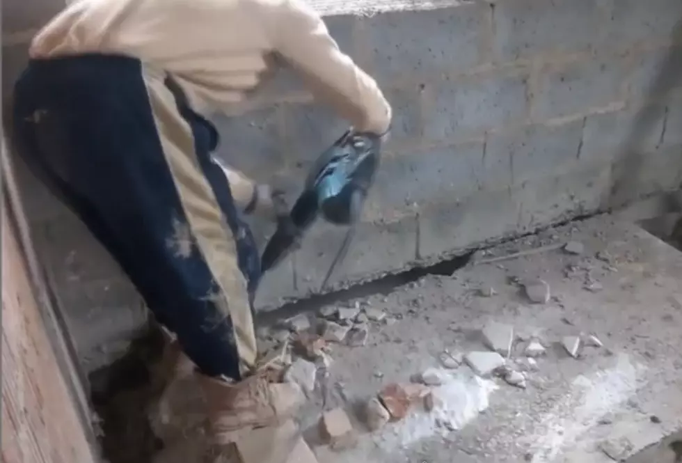 Construction Worker Takes Scary Spill After Picking Wrong Spot to Stand [VIDEO]