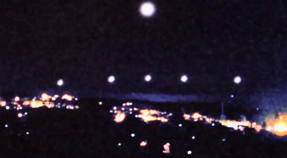 UFO Releases Strange Glowing Orbs in Formation [VIDEO]