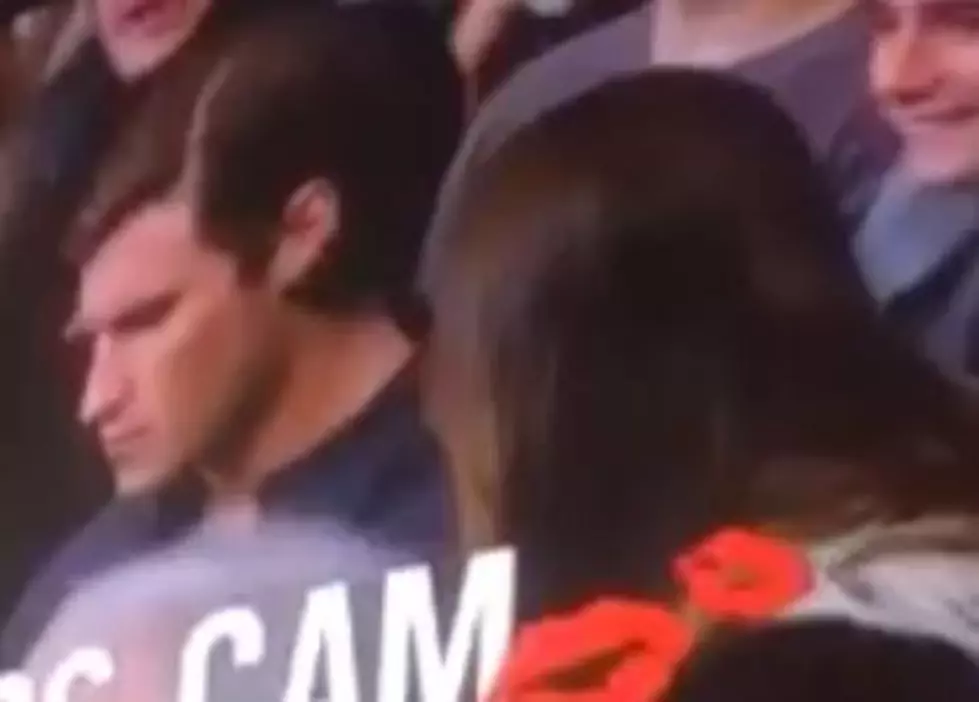 Girl Kisses Stranger On Kiss Cam When Boyfriend Won’t [VIDEO]