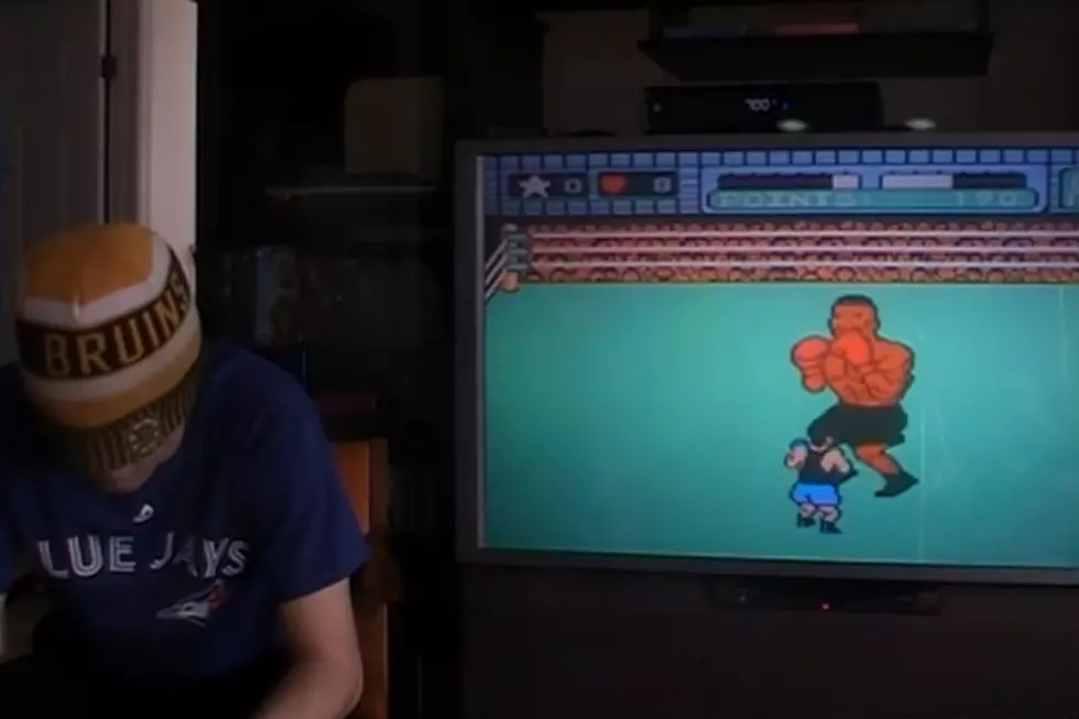 Dude Beats &#8216;Mike Tyson&#8217;s Punch Out&#8217; Blindfolded [VIDEO]