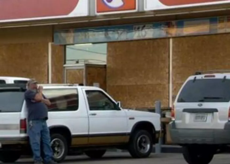 Prank Caller Convinces Circle K Employees To Trash Store [VIDEO]