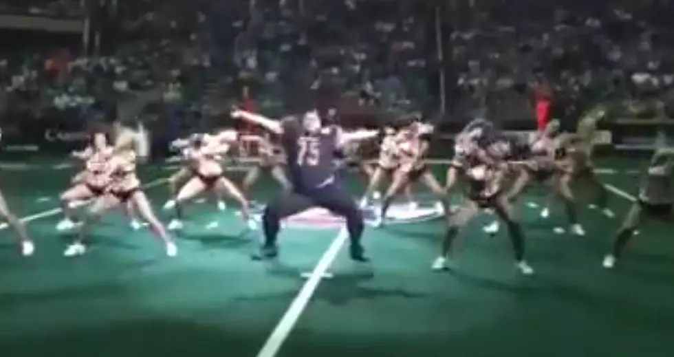 This Huge Football Player Out-Dances Every Cheerleader on the Field [VIDEO]